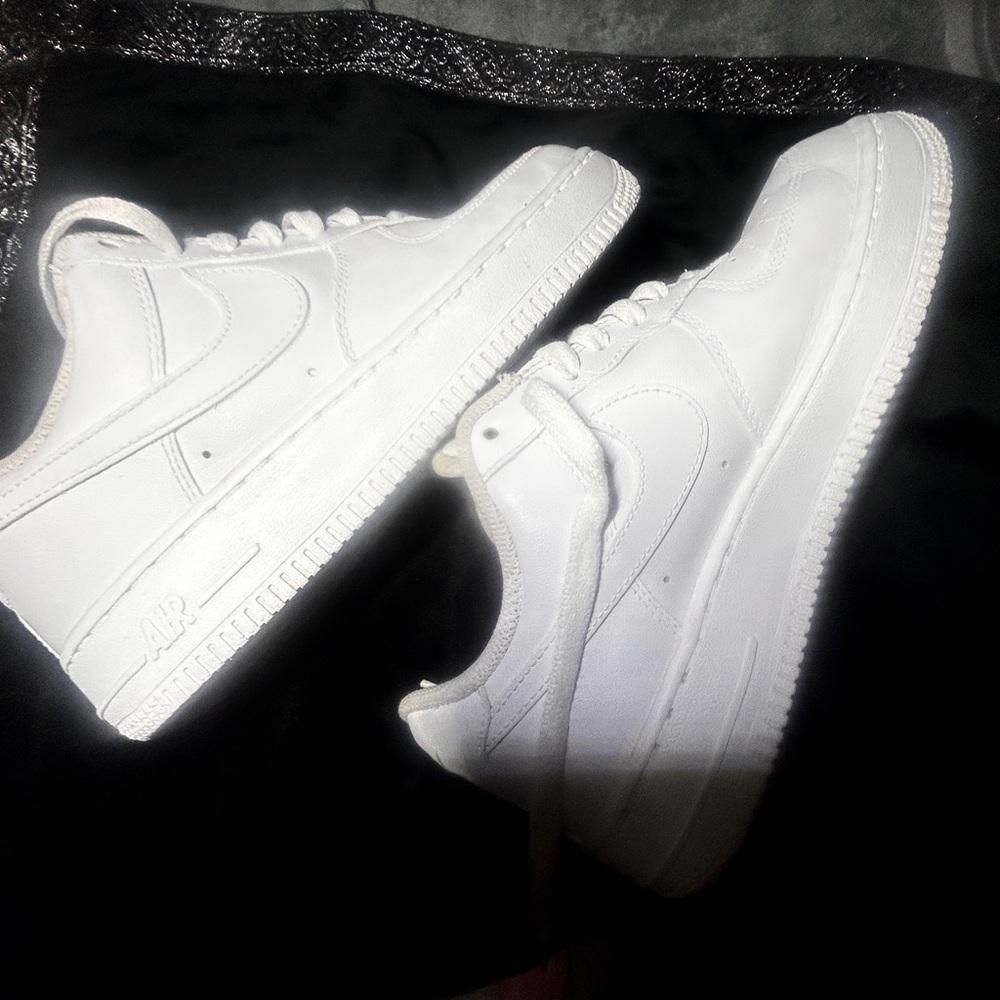 Nike White Air Force One Athletic Shoes Sleek Design